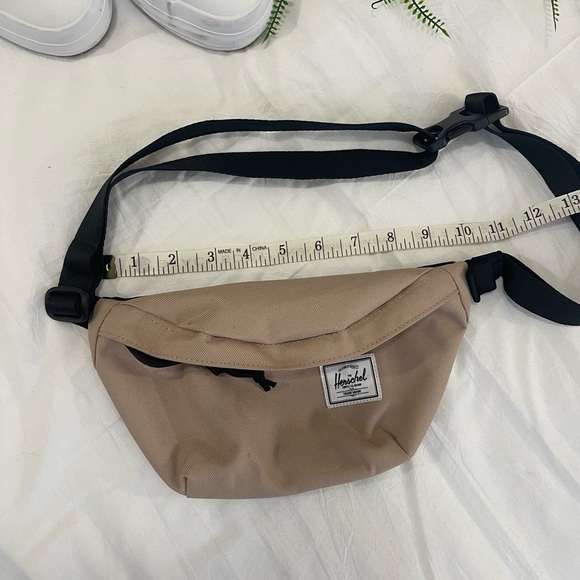 Herschel Fanny Pack / Belt Bag - Picture 6 of 7